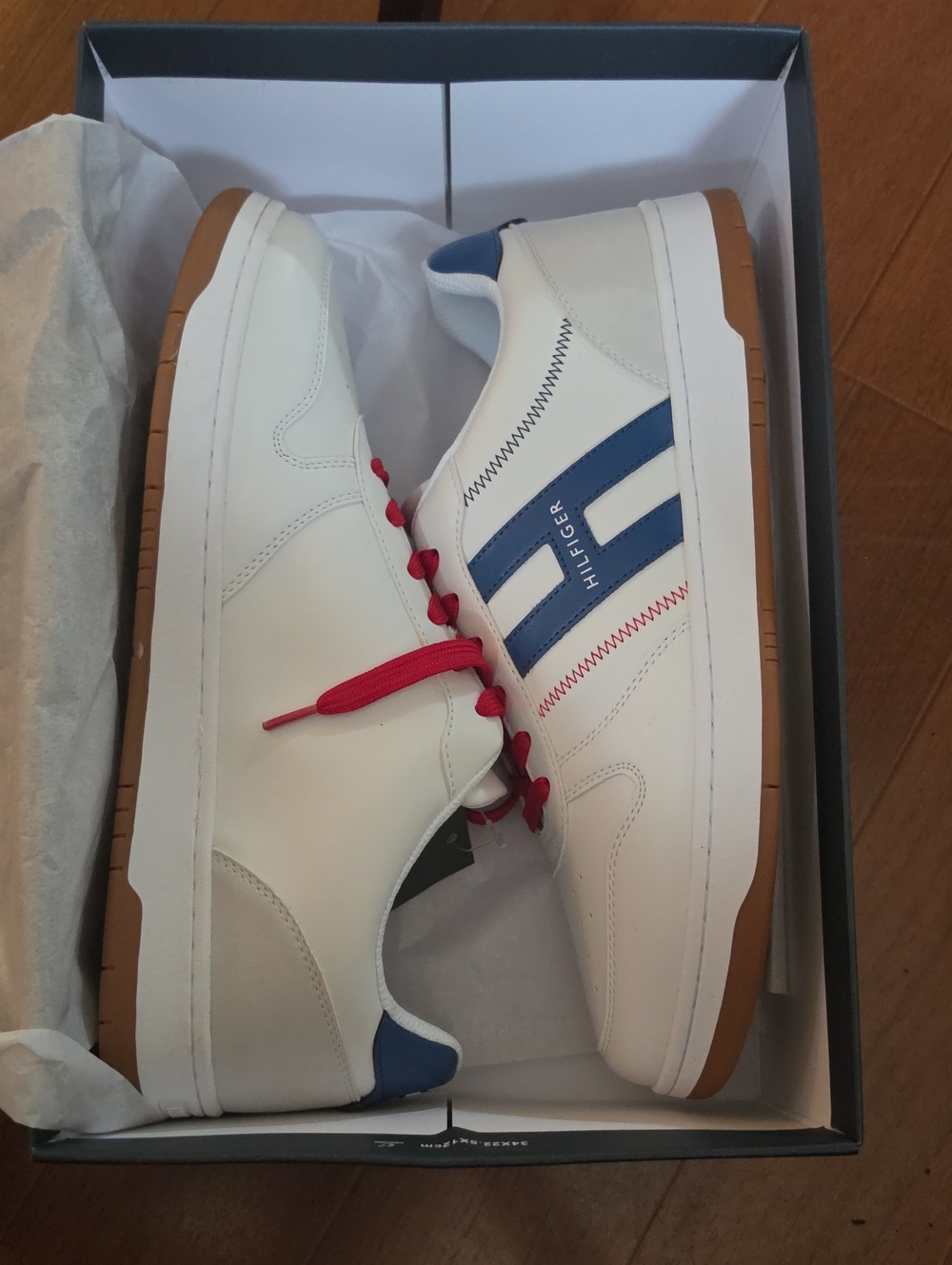 Tommy Hilfiger White Blue Red Low Top Sneakers Size 11 - Picture 2 of 7